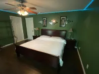 Cozy 7 Bed Home 30min from City sleeps 10 ppl