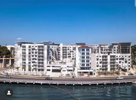 Luxury Condo Zona Colonial+Pool+Gym+Sauna Отели рядом с достопримечательностью «Маяк Колумба»