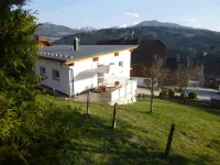 Holiday residence on the sunny side of the Grimmings WiFi, parking lot & infrared cabin