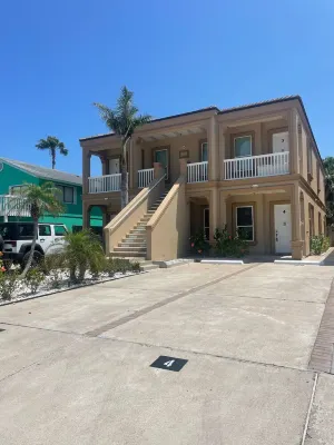 Cozy Coastal 2BD/2BA Family Condo w/Pool. Walking distance to beach and stores. Hotels near South Padre Island Birding And Nature Center
