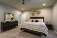 Zions Village, 7BDR 6BTH, Spacious Home, Beautiful Pool, near Zions Nat Park.