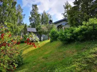 Idyllic vacation home right by the sea<br> Hotels near Naturum Hoga Kusten