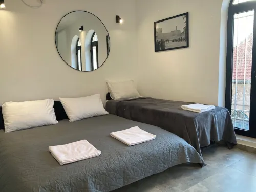 Charming Kosher Private Duplex with Balcony – Near Machane Yehuda Market!