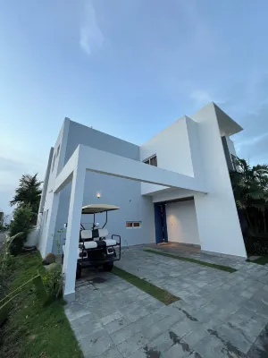 Luxury 3-bed -Jacuzzi villa with WiFi and AC in Juan Dolio Hotels in 