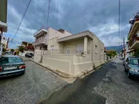 Newly renovated 3 bedroom home with easy parking in volos