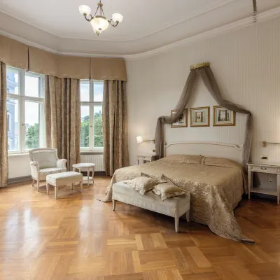 The Benjamin House Hotels near Vermanes Garden