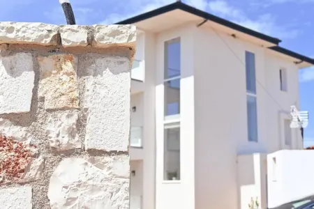 Sea & Lake View Villa Отели рядом с достопримечательностью «Mango Beach»