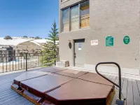 Ski-in Ski-Out 2 Br Condo- Sleeps 6 People マウント・クレスティド・ビュートのホテル