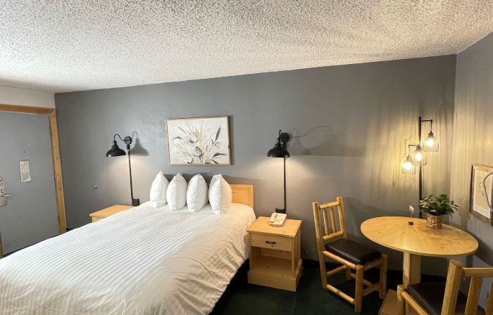 Moose Creek Lodge & Suites