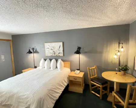 Moose Creek Lodge & Suites Hotels in Park County