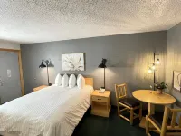 Moose Creek Lodge & Suites