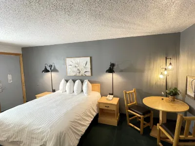 Moose Creek Lodge & Suites