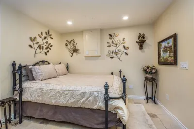 Luxurious Private Studio Hotels in East of the Las Vegas Strip