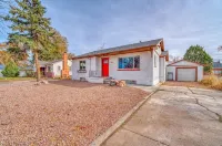 Cheerful Downtown 4 Bedroom Home