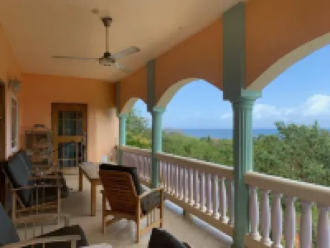 Jah Freedom Inn Negril โรงแรมในเนกริล