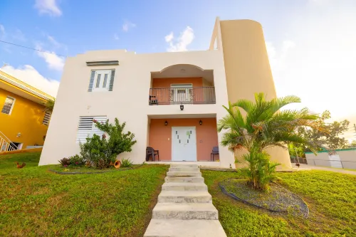 Colinas del Atlantico Vacational House 2nd Floor Hotels in Arenales Altos
