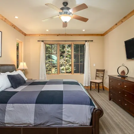 Luxurious Condo -Modern Condo! - SM #207 by Bear Valley Vacation Rentals