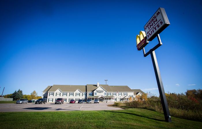 Chisholm Inn & Suites