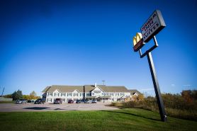 Chisholm Inn & Suites