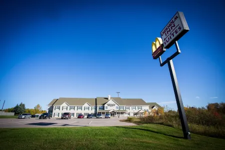 Chisholm Inn & Suites Отели в г. Чизолм