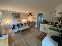 Hanscom's Motel & Cottages