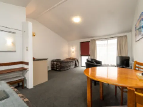 Centennial Court Hotel Hotels in Alexandra