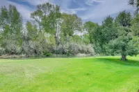 11 Mi to Bear World: Riverfront Getaway in Rigby - Wifi