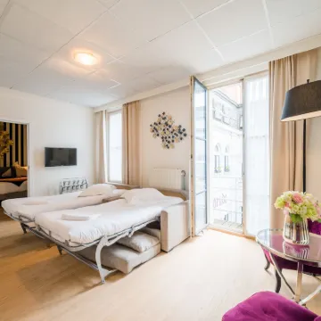 Hotel la Légende Hotels near مانيكن بيس