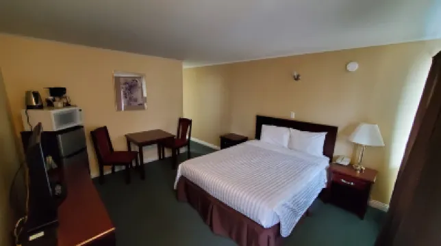 Comox Valley Inn & Suites Hotel berhampiran Courtenay & District Museum