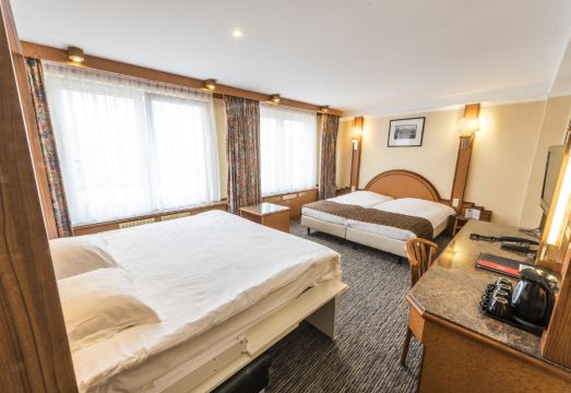 호텔 베로의 프런트 데스크 또는 로비