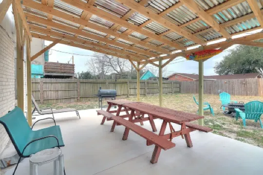 Mermaid's Landing 2 Bedroom Cottage by RedAwning