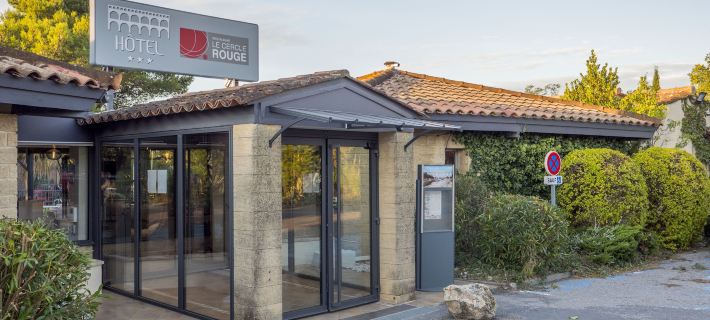 Logis Hotel Restaurant Uzès Pont du Gard Отели в г. Гар