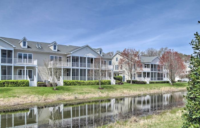4 Mi to Bethany Beach: Sunny Escape w/ Porches!
