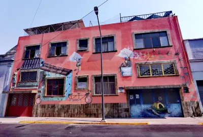 The Roof Backpackers Hotels in 