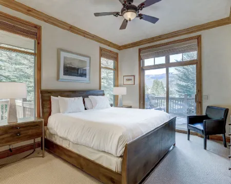 4Br Plus Den Platinum Townhome, Walk to Lift Townhouse Hotels in Edwards