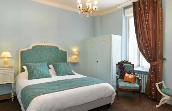 海豚羅吉斯酒店