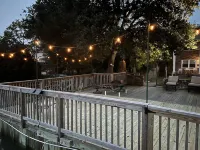 Boat House Studio - Water Front Pets Wifi Smart Tv Apts by RedAwning Hotels in Norfolk