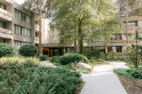 West Coast Suites at UBC โรงแรมใกล้UBC Extended Learning