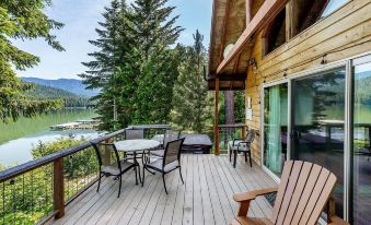 Journey's End on Fish Lake 2 Bedroom Home by NW Comfy Cabins by RedAwning