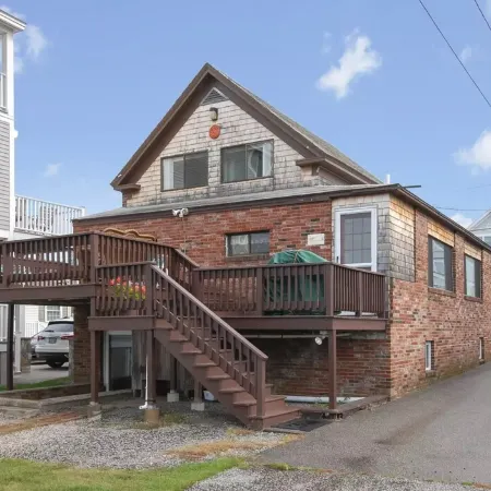 Wells Beach Cottage with beautiful views of the Ocean and the Marsh