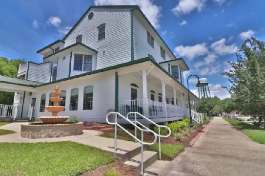 The Cypress Inn Bed & Breakfast