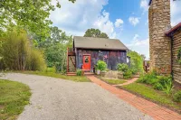 Cozy Luray Cabin w/ Views: Near Hiking Trails! - Balcony