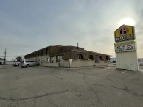 Circle 6 Motel Hoteles en Weyburn