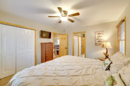 Cozy Waverly Cabin w/ Fireplace & Deck! - Wifi