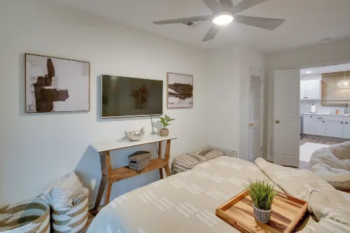 3 Mi to Dtwn Hot Springs: Modern Condo! - spa