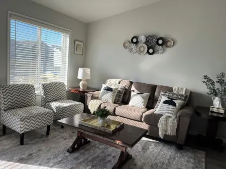 Charming 3-bedroom house with WiFi and AC in lovely Fargo