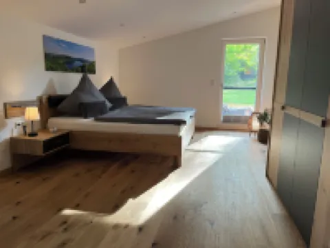 Quietly located modern vacation accommodation with a view of the Edersee National Park フェールのホテル