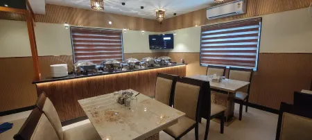 Nandhavanam A Business Class Residency Отели рядом с достопримечательностью «Арулмиг Марундеесварар Темпл»