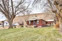 Cozy Helper Home w/ Fenced Yard, Pets Welcome - parking