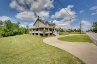 Spacious Lake Charles Craftsman - Pet Friendly!